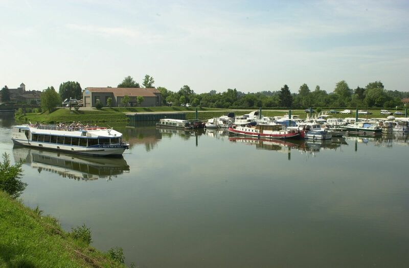 Bateau Ville de Pont-de-Vaux 2 dans la port de Pont-de-Vaux