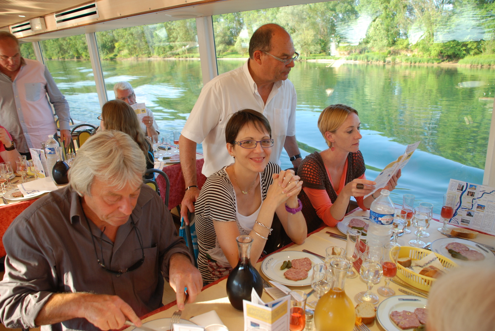 Déjeuner croisière à bord du bateau Ville Pont-de-Vaux 2
